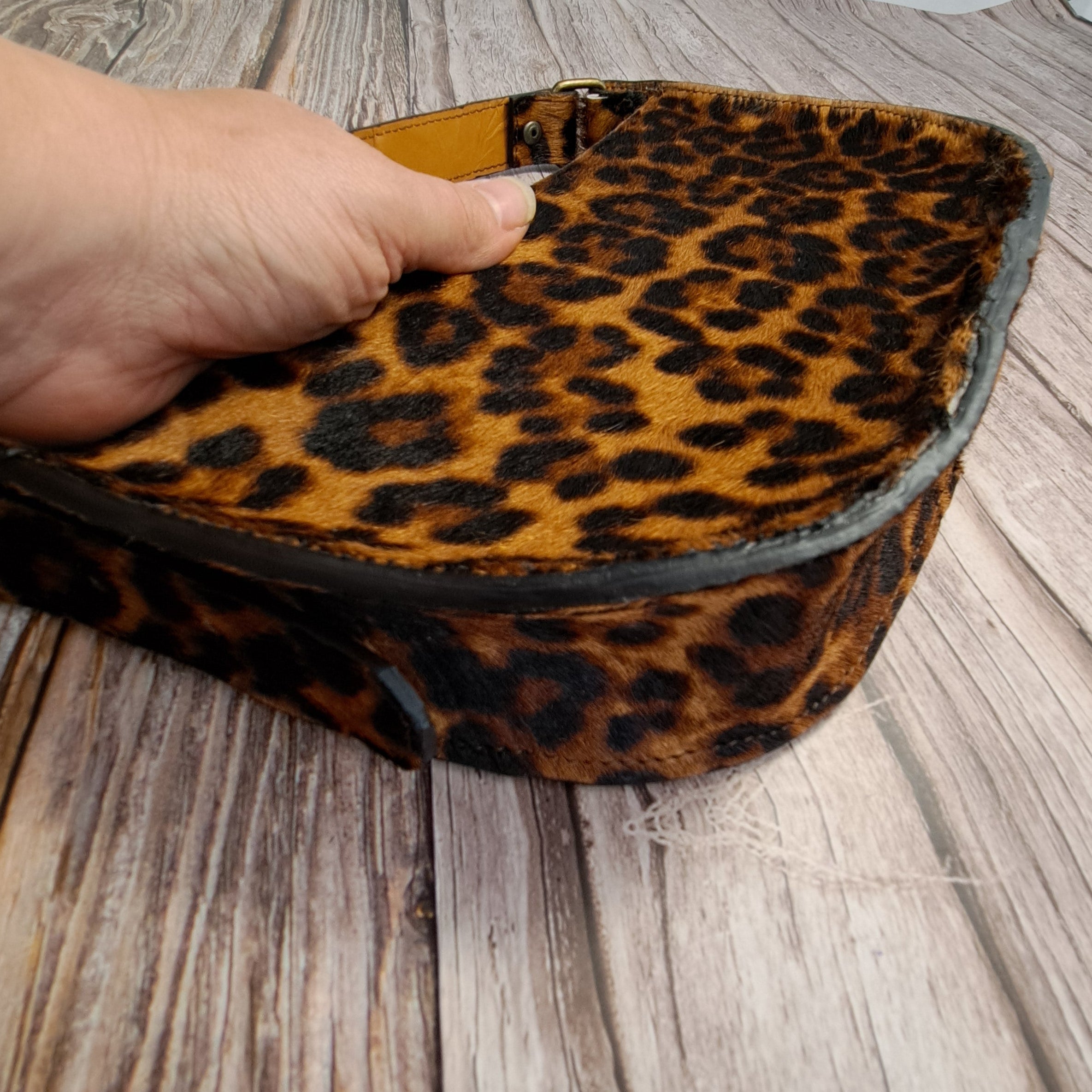 Small leather bag leopard print