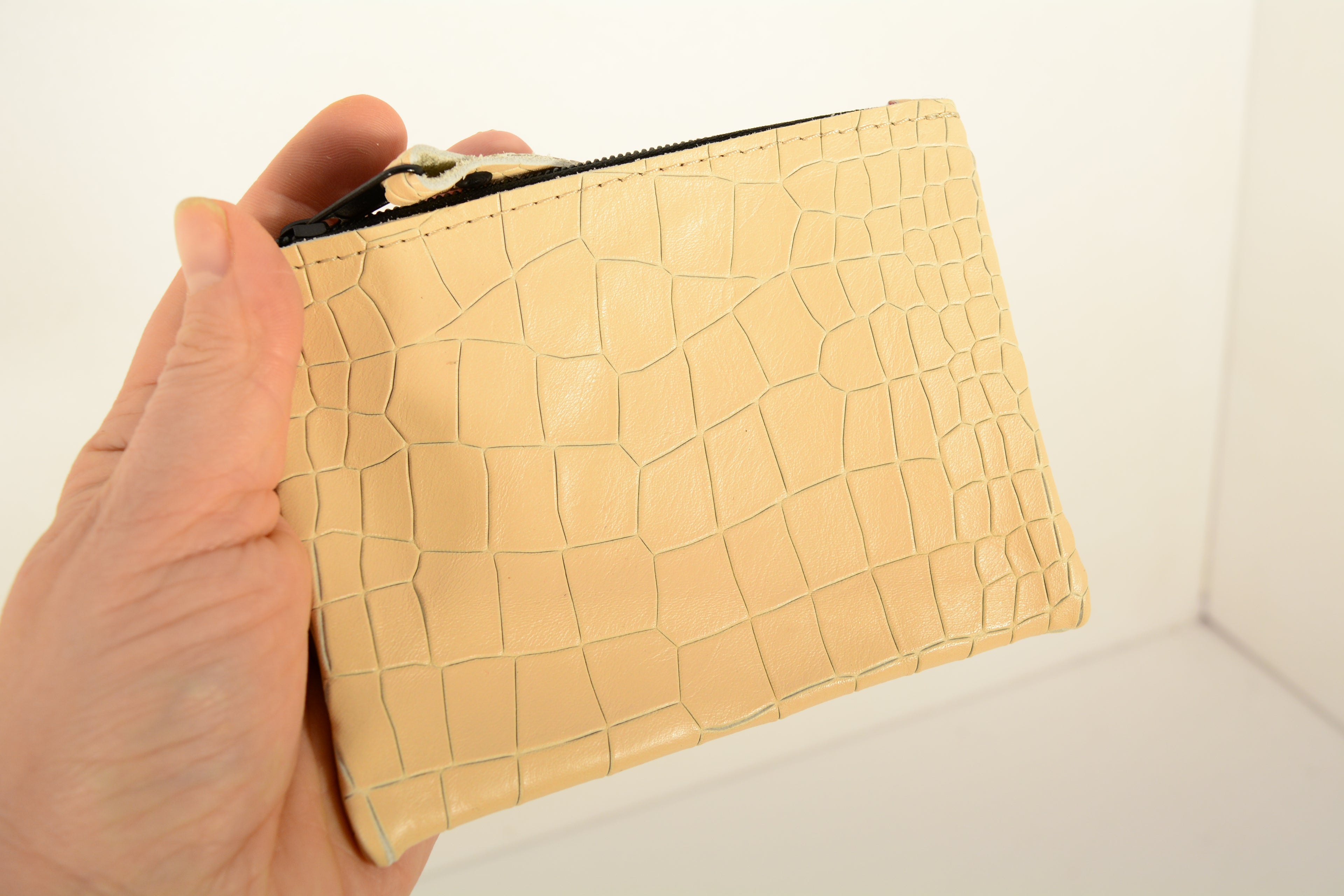 Leather Zip Pouch Wallet – Minimalist Handmade Genuine Leather Purse - Nadin's Leather Studio