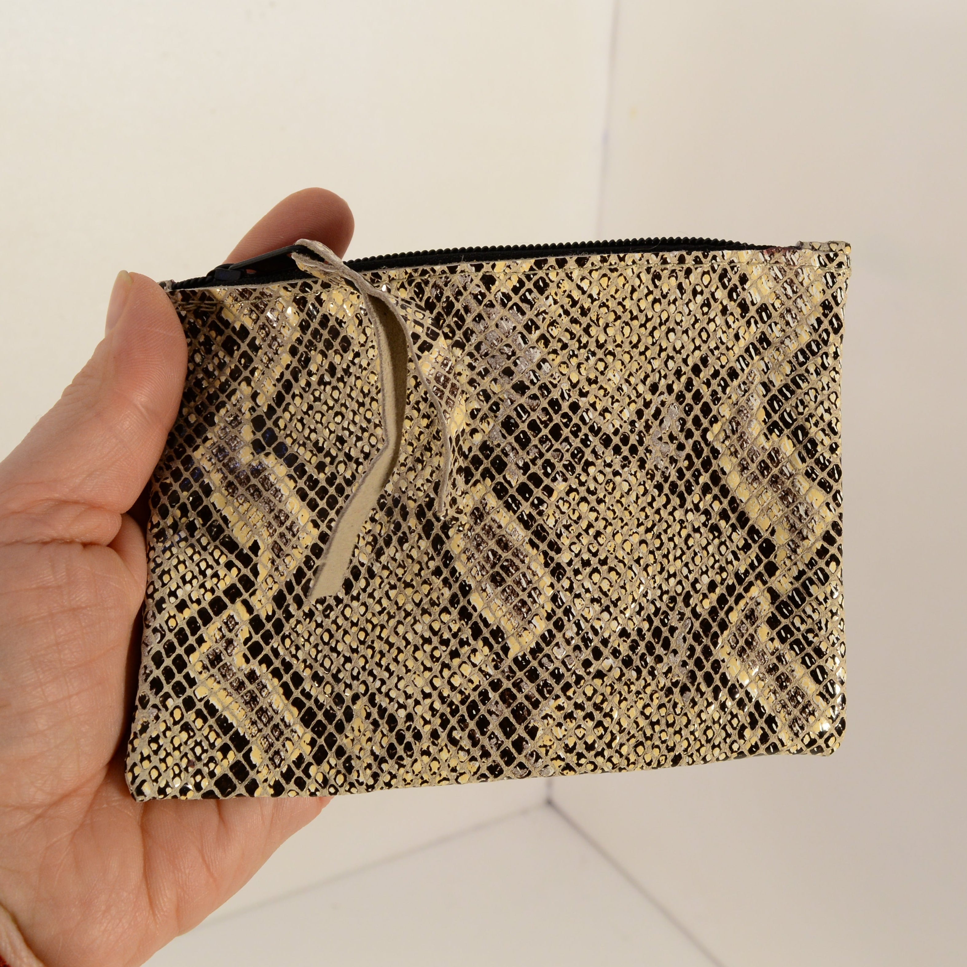Leather Zip Pouch Wallet – Minimalist Handmade Genuine Leather Purse - Nadin's Leather Studio