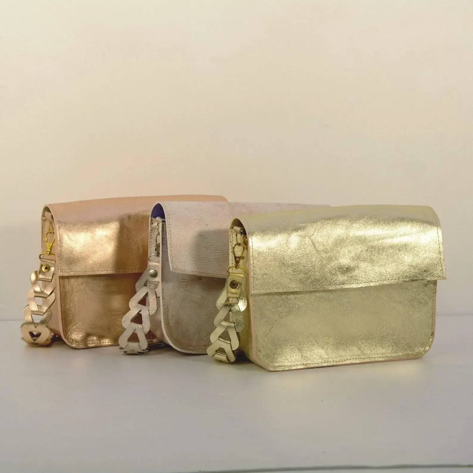 Елегантна  кожена чанта с уникална верижка - Чанта за официални поводи и специални събития - Nadin's Leather Studio