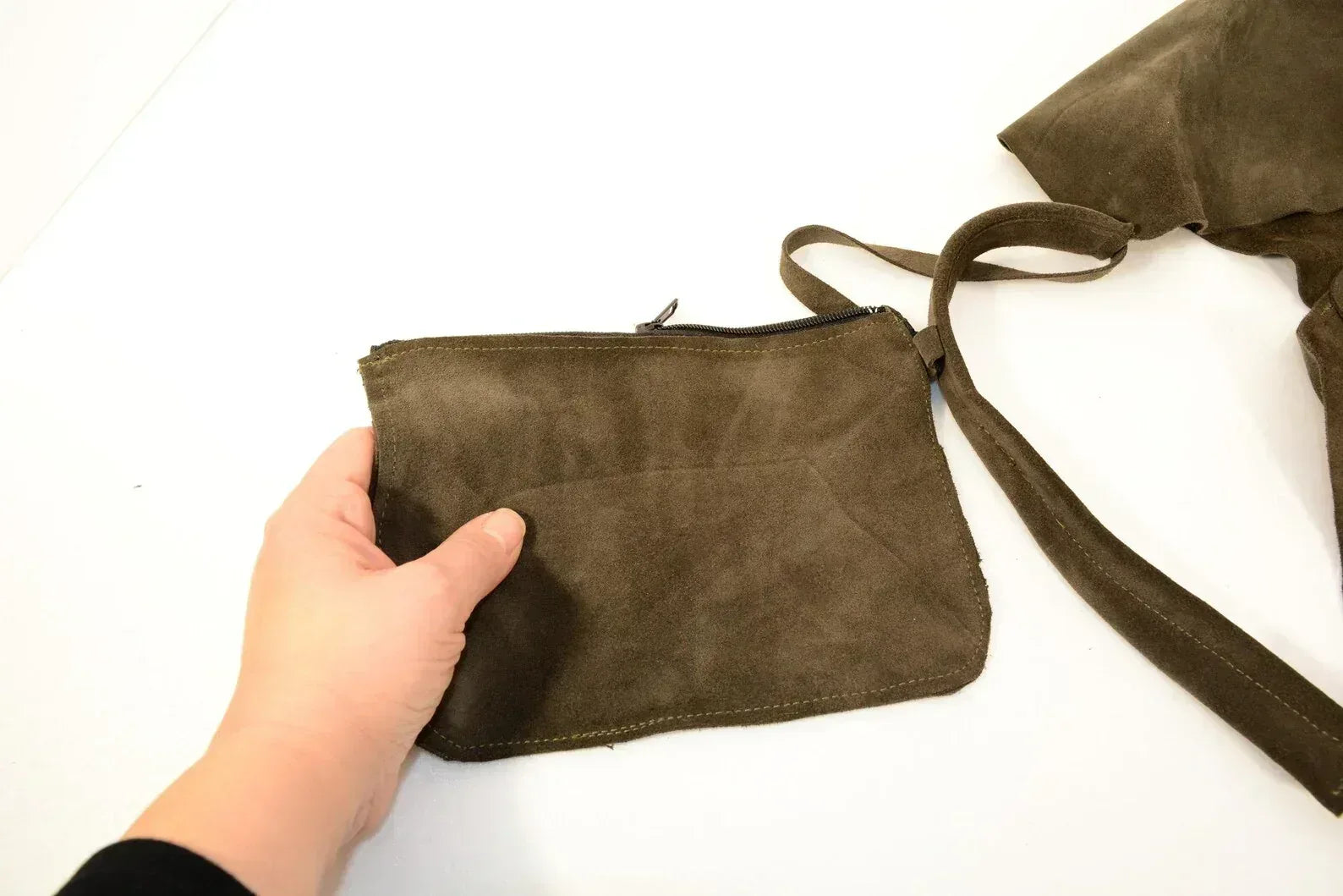 Велурена чанта за жени с малко портмоне ръчно изработена - Nadin's Leather Studio