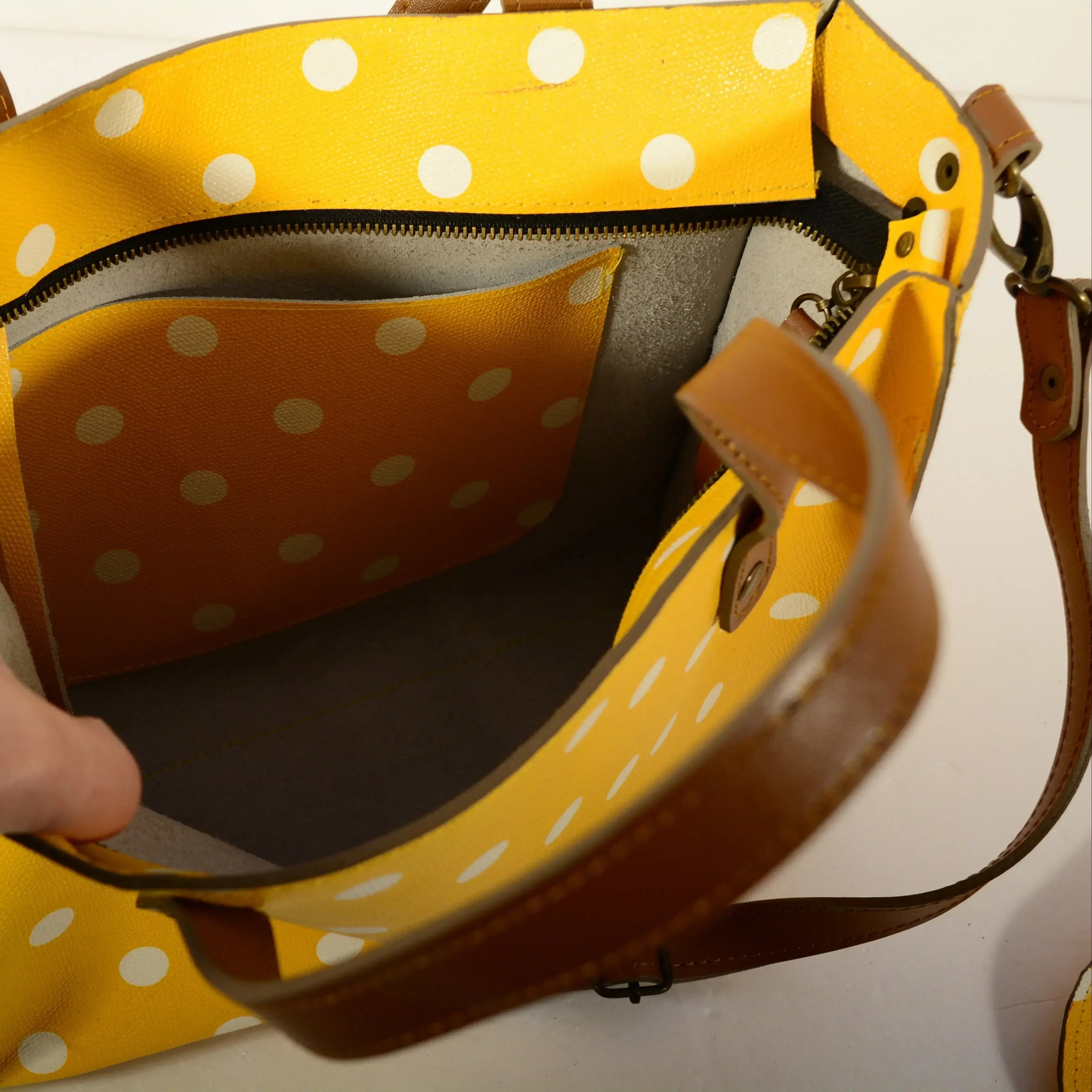 Дизайнерска жълта кожена чанта – комплект с портфейл и аксесоари - Nadin's Leather Studio